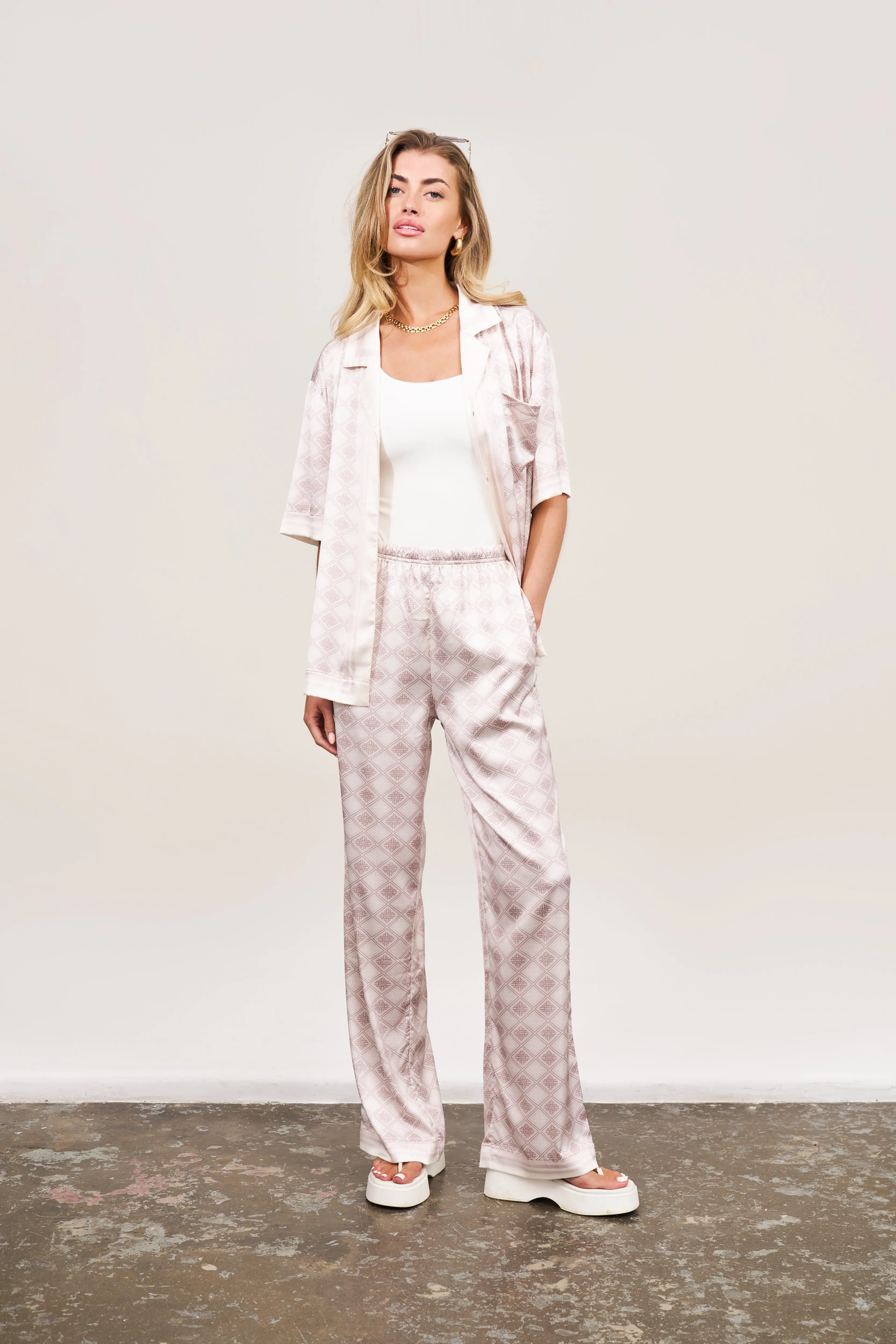 EMBLEM PRINT WIDE LEG TROUSERS - BEIGE