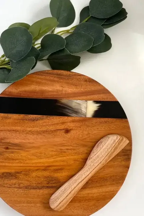 Round Cheese Board with Spreader