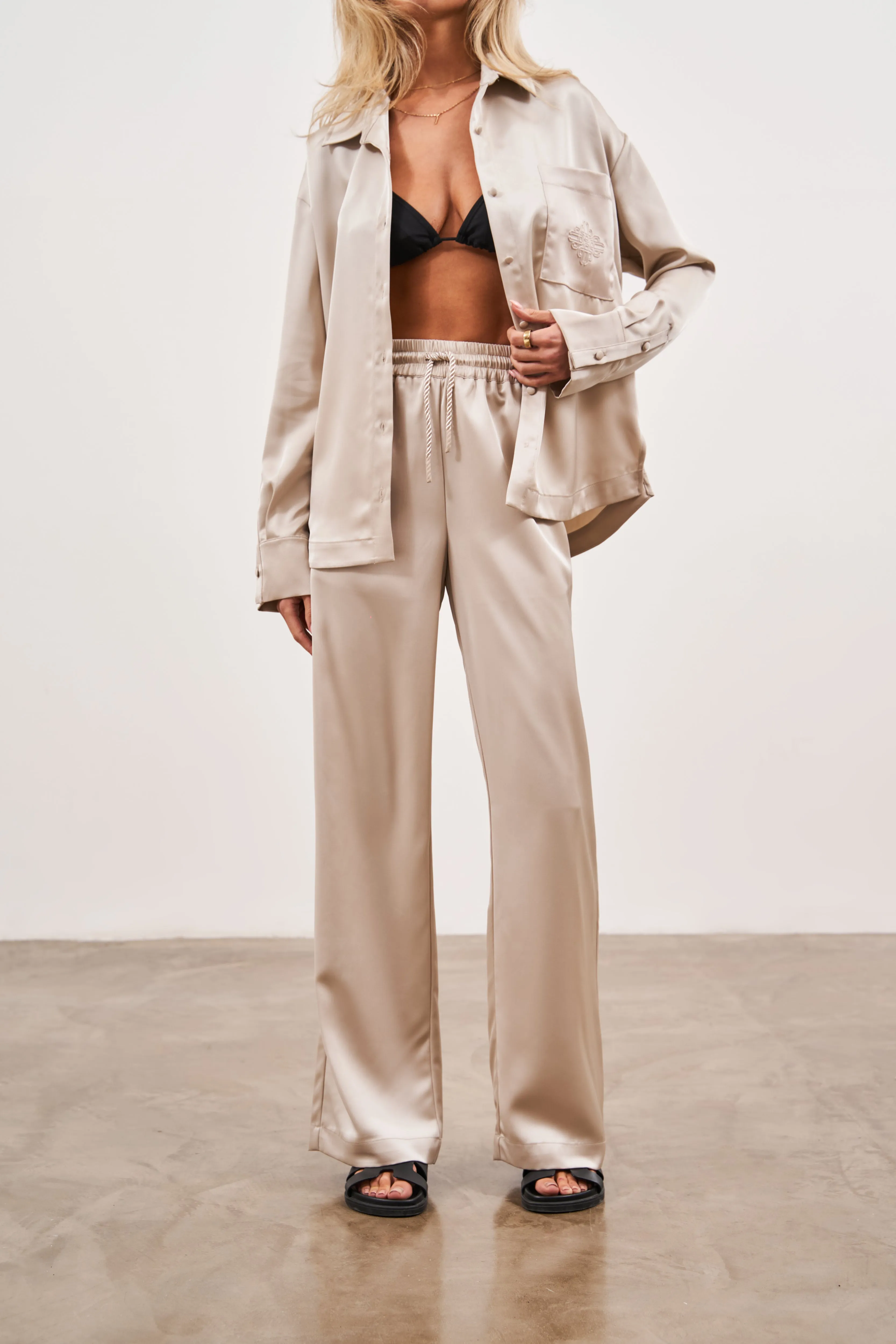 SATIN EMBLEM TROUSERS - BEIGE